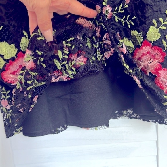 Adelyn Rae Black Floral Short Sleeve Mini Embroidered Lace Dress NWT Small* - Picture 6 of 12